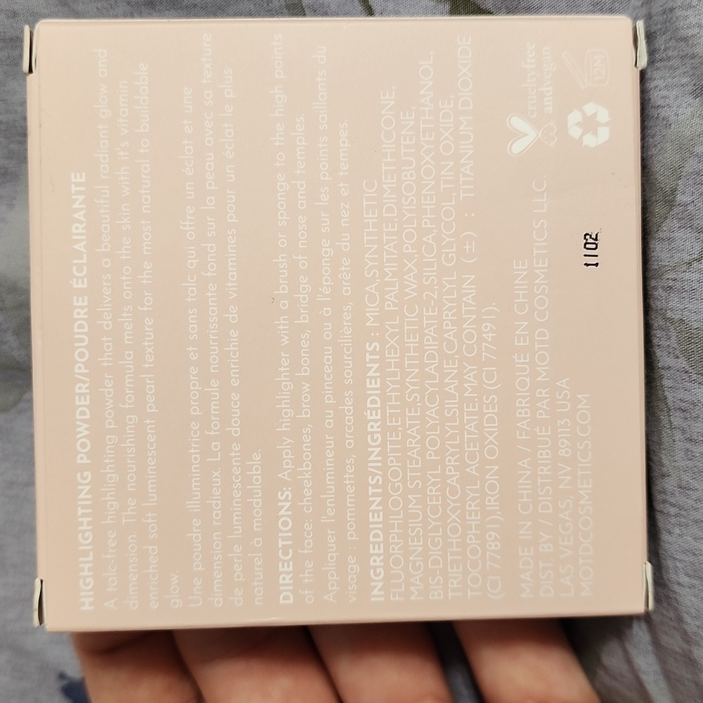 NIB MOTD Highlighting Powder - Picture 3 of 3